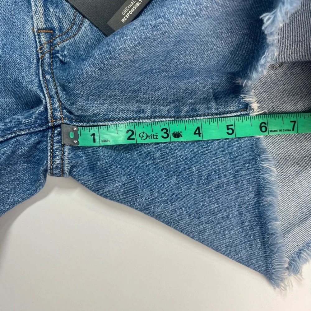 Levi's Premium‎ 501 Long Shorts Women's 26 NWT Blue Distressed Raw Hem Mid Rise